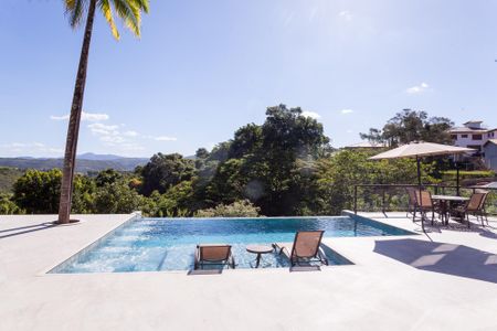 Casa de condomínio à venda com 465m², 4 quartos e 4 vagas Casa de condomínio à venda com 465m², 4 quartos e 4 vagasPiscina