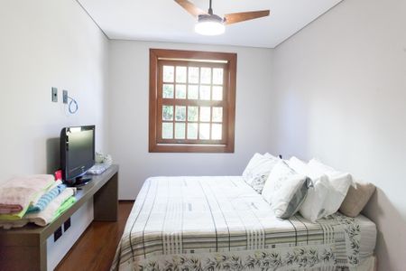 quarto 1  de casa de condomínio à venda com 4 quartos, 465m² em Centro, Rio Acima