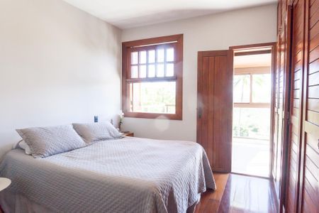 Casa de condomínio à venda com 465m², 4 quartos e 4 vagas Casa de condomínio à venda com 465m², 4 quartos e 4 vagassuite