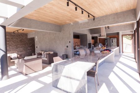 Casa de condomínio à venda com 465m², 4 quartos e 4 vagas Casa de condomínio à venda com 465m², 4 quartos e 4 vagasChurrasqueira