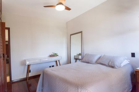 Casa de condomínio à venda com 465m², 4 quartos e 4 vagas Casa de condomínio à venda com 465m², 4 quartos e 4 vagassuite