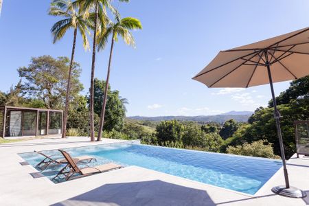 Casa de condomínio à venda com 465m², 4 quartos e 4 vagas Casa de condomínio à venda com 465m², 4 quartos e 4 vagasPiscina