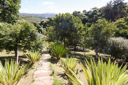 Casa de condomínio à venda com 465m², 4 quartos e 4 vagas Casa de condomínio à venda com 465m², 4 quartos e 4 vagasQuintal