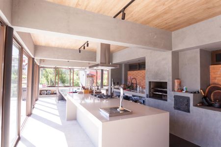 Casa de condomínio à venda com 465m², 4 quartos e 4 vagas Casa de condomínio à venda com 465m², 4 quartos e 4 vagasChurrasqueira