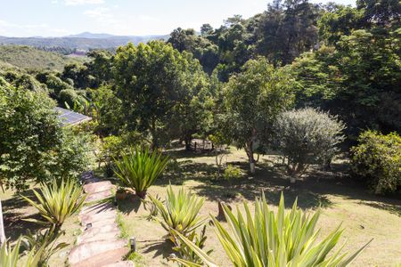 Casa de condomínio à venda com 465m², 4 quartos e 4 vagas Casa de condomínio à venda com 465m², 4 quartos e 4 vagasQuintal