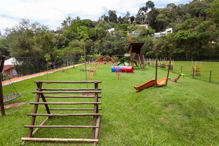 Casa de condomínio à venda com 465m², 4 quartos e 4 vagas Casa de condomínio à venda com 465m², 4 quartos e 4 vagasÁrea comum - Playground