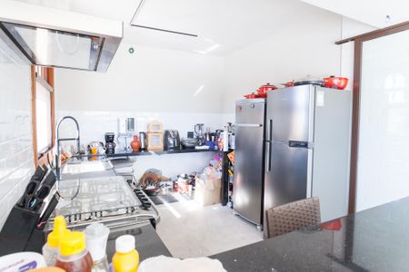 Casa de condomínio à venda com 465m², 4 quartos e 4 vagas Casa de condomínio à venda com 465m², 4 quartos e 4 vagasCozinha