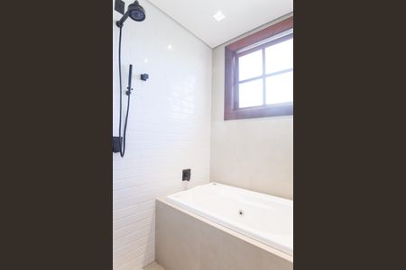 Casa de condomínio à venda com 465m², 4 quartos e 4 vagas Casa de condomínio à venda com 465m², 4 quartos e 4 vagasBanheiro suite