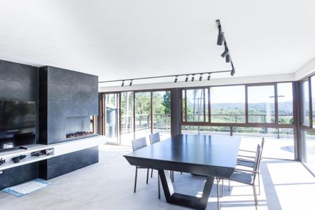 Casa de condomínio à venda com 465m², 4 quartos e 4 vagas Casa de condomínio à venda com 465m², 4 quartos e 4 vagasÁrea gourmet / jantar