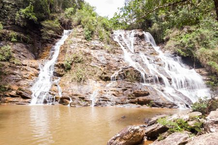 Casa de condomínio à venda com 465m², 4 quartos e 4 vagas Casa de condomínio à venda com 465m², 4 quartos e 4 vagascachoeira 1
