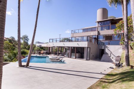 Casa de condomínio à venda com 465m², 4 quartos e 4 vagas Casa de condomínio à venda com 465m², 4 quartos e 4 vagasPiscina