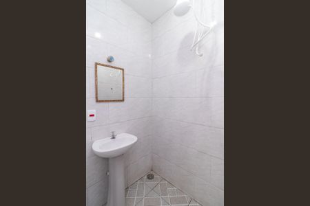 Banheiro de casa para alugar com 1 quarto, 60m² em Vila Ré, São Paulo