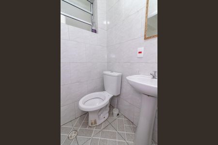 Banheiro de casa para alugar com 1 quarto, 60m² em Vila Ré, São Paulo