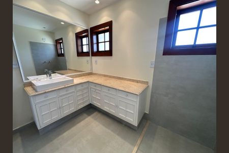 Casa de condomínio à venda com 362m², 3 quartos e 4 vagas Casa de condomínio à venda com 362m², 3 quartos e 4 vagasBanheiro da Suíte 2