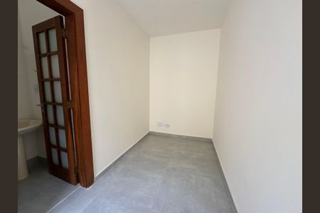 Casa de condomínio à venda com 362m², 3 quartos e 4 vagas Casa de condomínio à venda com 362m², 3 quartos e 4 vagasQuarto de Serviço