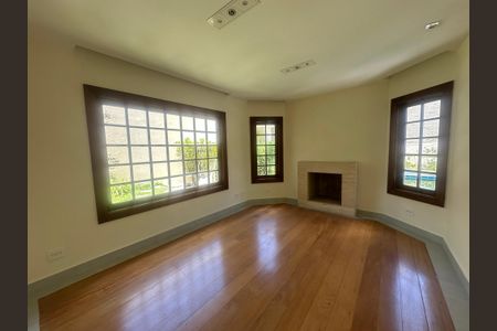 Casa de condomínio à venda com 362m², 3 quartos e 4 vagas Casa de condomínio à venda com 362m², 3 quartos e 4 vagasSala