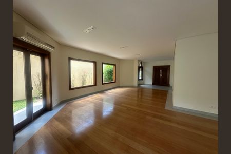 Casa de condomínio à venda com 362m², 3 quartos e 4 vagas Casa de condomínio à venda com 362m², 3 quartos e 4 vagasSala