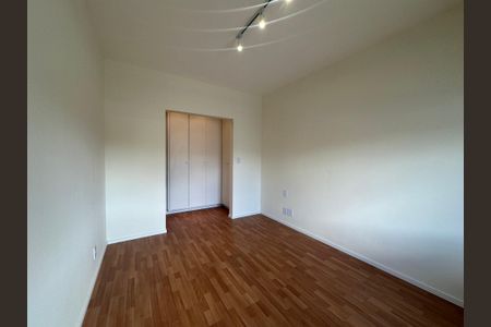 Casa de condomínio à venda com 362m², 3 quartos e 4 vagas Casa de condomínio à venda com 362m², 3 quartos e 4 vagasSuíte 2