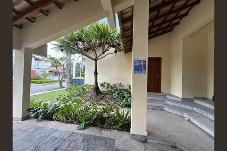 Casa de condomínio à venda com 362m², 3 quartos e 4 vagas Casa de condomínio à venda com 362m², 3 quartos e 4 vagasFachada
