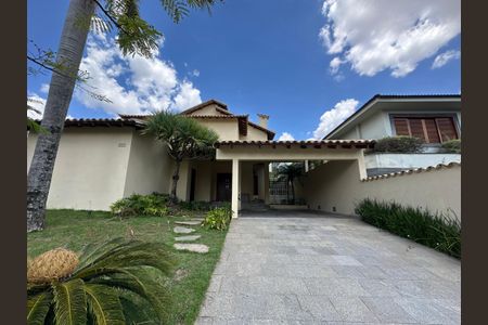 Casa de condomínio à venda com 362m², 3 quartos e 4 vagas Casa de condomínio à venda com 362m², 3 quartos e 4 vagasGaragem