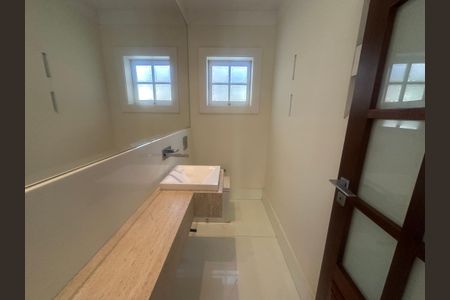 Casa de condomínio à venda com 362m², 3 quartos e 4 vagas Casa de condomínio à venda com 362m², 3 quartos e 4 vagasLavabo