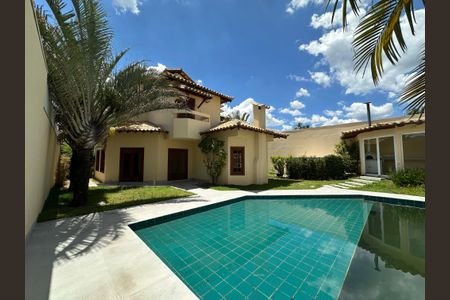 Casa de condomínio à venda com 362m², 3 quartos e 4 vagas Casa de condomínio à venda com 362m², 3 quartos e 4 vagasPiscina