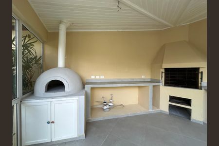 Casa de condomínio à venda com 362m², 3 quartos e 4 vagas Casa de condomínio à venda com 362m², 3 quartos e 4 vagasChurrasqueira