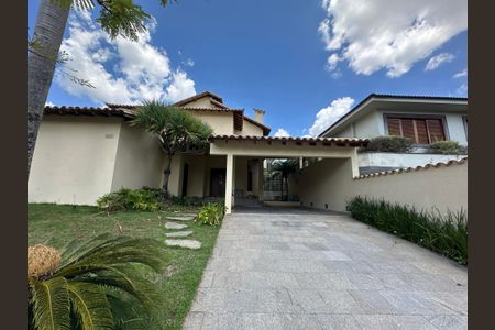 Casa de condomínio à venda com 362m², 3 quartos e 4 vagas Casa de condomínio à venda com 362m², 3 quartos e 4 vagasGaragem