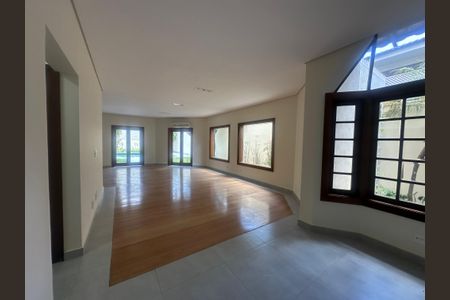 Casa de condomínio à venda com 362m², 3 quartos e 4 vagas Casa de condomínio à venda com 362m², 3 quartos e 4 vagasSala