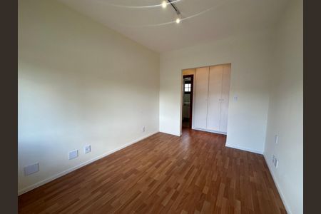 Casa de condomínio à venda com 362m², 3 quartos e 4 vagas Casa de condomínio à venda com 362m², 3 quartos e 4 vagasSuíte 2