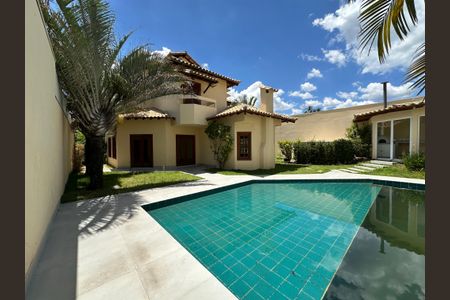 Casa de condomínio à venda com 362m², 3 quartos e 4 vagas Casa de condomínio à venda com 362m², 3 quartos e 4 vagasPiscina