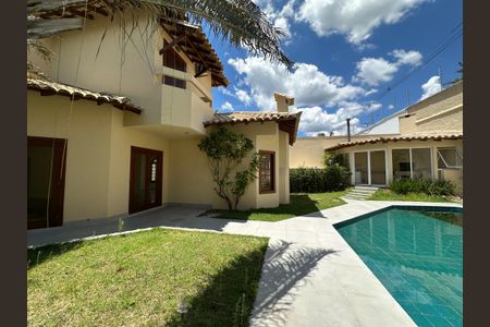 Casa de condomínio à venda com 362m², 3 quartos e 4 vagas Casa de condomínio à venda com 362m², 3 quartos e 4 vagasPiscina