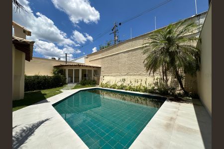 Casa de condomínio à venda com 362m², 3 quartos e 4 vagas Casa de condomínio à venda com 362m², 3 quartos e 4 vagasPiscina