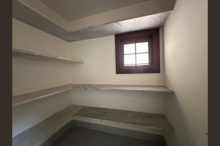 Casa de condomínio à venda com 362m², 3 quartos e 4 vagas Casa de condomínio à venda com 362m², 3 quartos e 4 vagasDespensa