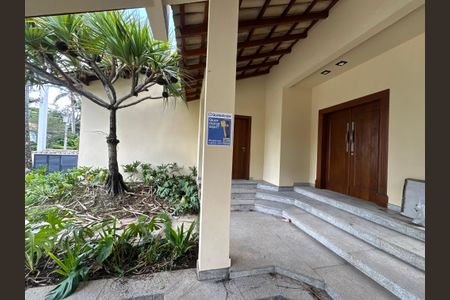 Casa de condomínio à venda com 362m², 3 quartos e 4 vagas Casa de condomínio à venda com 362m², 3 quartos e 4 vagasPlaca