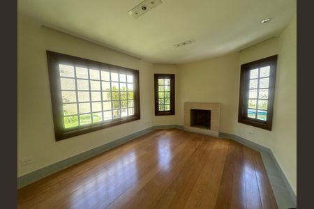 Casa de condomínio à venda com 362m², 3 quartos e 4 vagas Casa de condomínio à venda com 362m², 3 quartos e 4 vagasSala