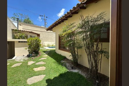 Casa de condomínio à venda com 362m², 3 quartos e 4 vagas Casa de condomínio à venda com 362m², 3 quartos e 4 vagasQuintal