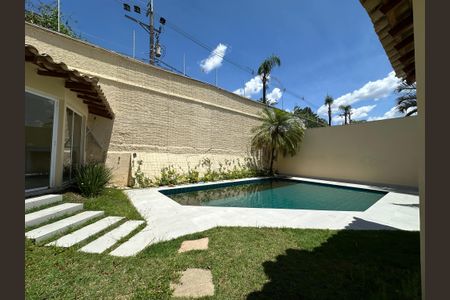 Casa de condomínio à venda com 362m², 3 quartos e 4 vagas Casa de condomínio à venda com 362m², 3 quartos e 4 vagasPiscina