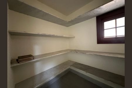 Casa de condomínio à venda com 362m², 3 quartos e 4 vagas Casa de condomínio à venda com 362m², 3 quartos e 4 vagasDespensa