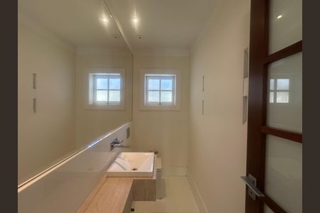 Casa de condomínio à venda com 362m², 3 quartos e 4 vagas Casa de condomínio à venda com 362m², 3 quartos e 4 vagasLavabo