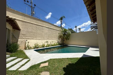 Casa de condomínio à venda com 362m², 3 quartos e 4 vagas Casa de condomínio à venda com 362m², 3 quartos e 4 vagasPiscina