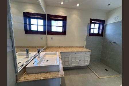 Casa de condomínio à venda com 362m², 3 quartos e 4 vagas Casa de condomínio à venda com 362m², 3 quartos e 4 vagasBanheiro da Suíte 2