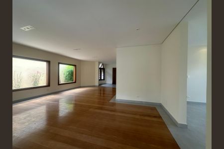 Casa de condomínio à venda com 362m², 3 quartos e 4 vagas Casa de condomínio à venda com 362m², 3 quartos e 4 vagasSala