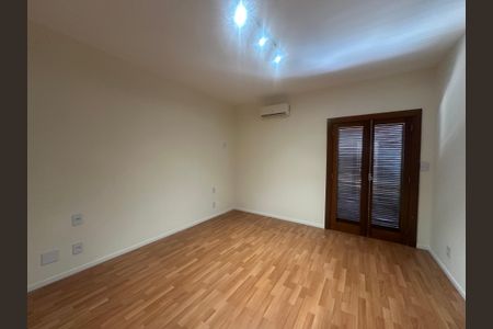 Casa de condomínio à venda com 362m², 3 quartos e 4 vagas Casa de condomínio à venda com 362m², 3 quartos e 4 vagasSuíte 1