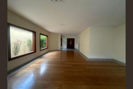 Casa de condomínio à venda com 362m², 3 quartos e 4 vagas Casa de condomínio à venda com 362m², 3 quartos e 4 vagasSala