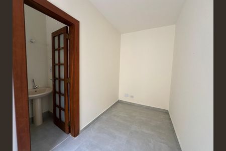 Casa de condomínio à venda com 362m², 3 quartos e 4 vagas Casa de condomínio à venda com 362m², 3 quartos e 4 vagasQuarto de Serviço