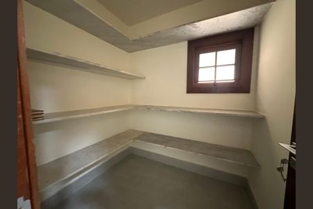 Casa de condomínio à venda com 362m², 3 quartos e 4 vagas Casa de condomínio à venda com 362m², 3 quartos e 4 vagasDespensa