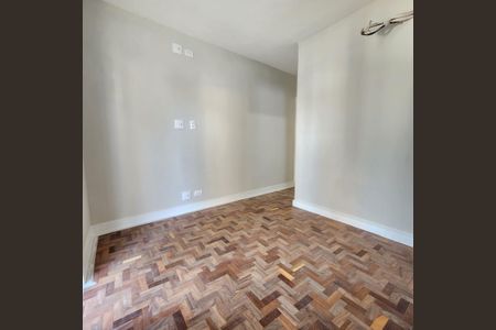 Casa à venda com 4 quartos, 132m² em Jardim Aeroporto, São Paulo