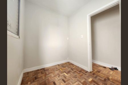 Casa à venda com 4 quartos, 132m² em Jardim Aeroporto, São Paulo