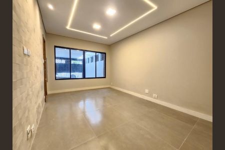 Casa à venda com 4 quartos, 132m² em Jardim Aeroporto, São Paulo